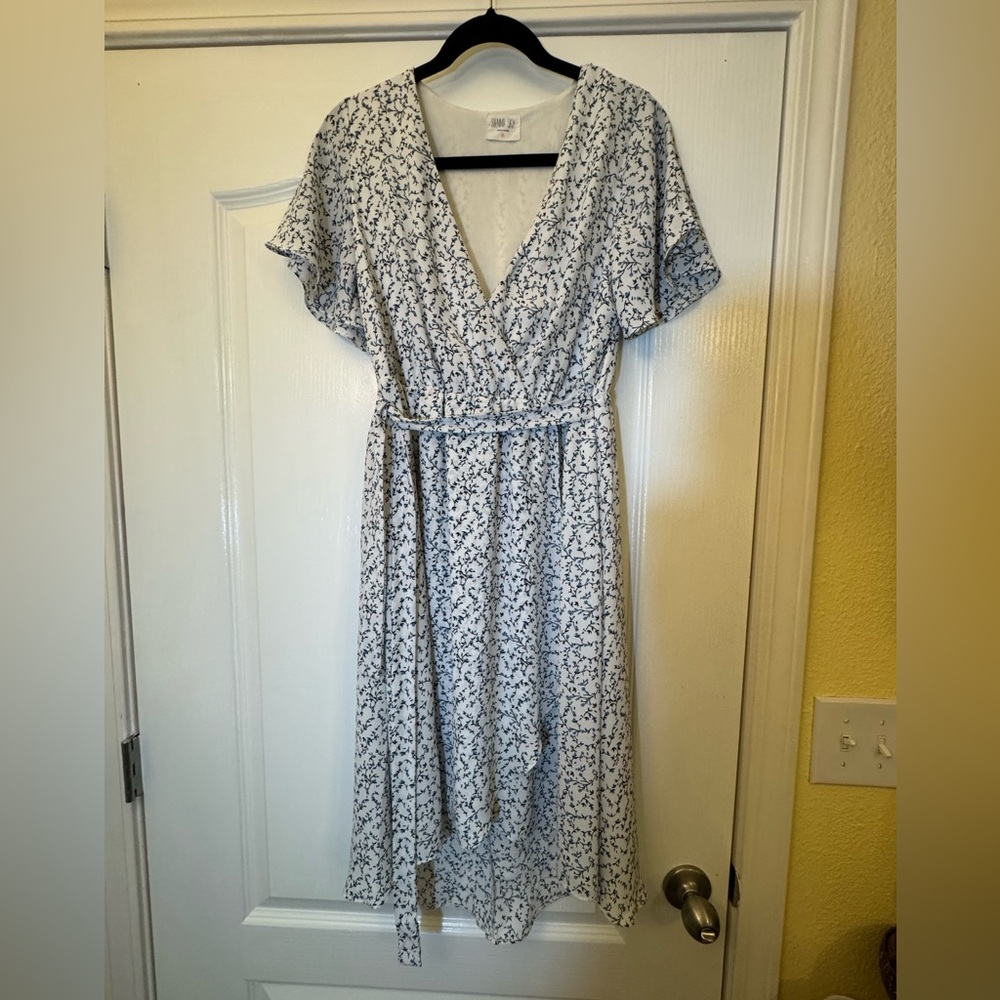 Sienna Sky White and Blue Floral Patterned Midi Dress